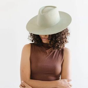 Gigi Pip DAKOTA DAE TRIANGLE CROWN - Size 55 CM